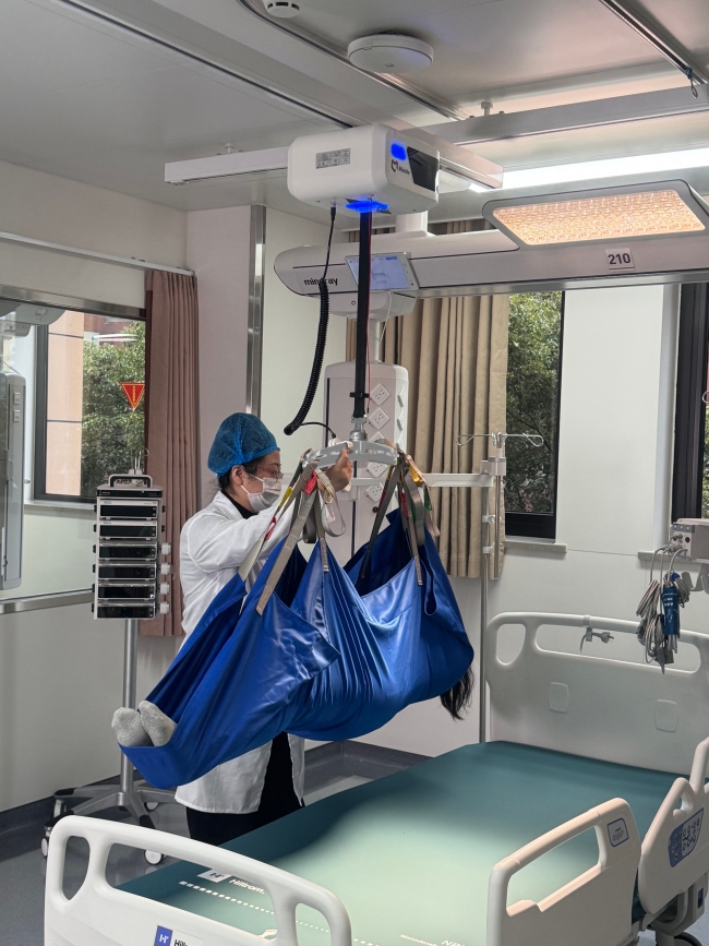 cl100-intelligent-ceiling-lift-applications